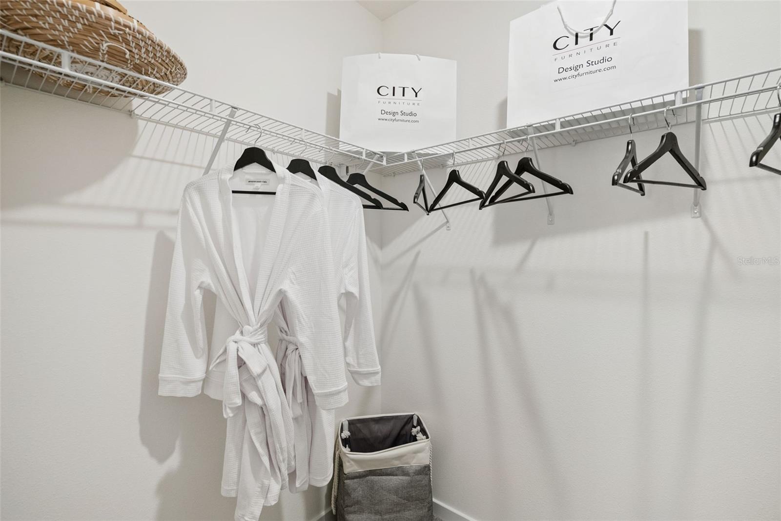 OAK POINTE - Residential