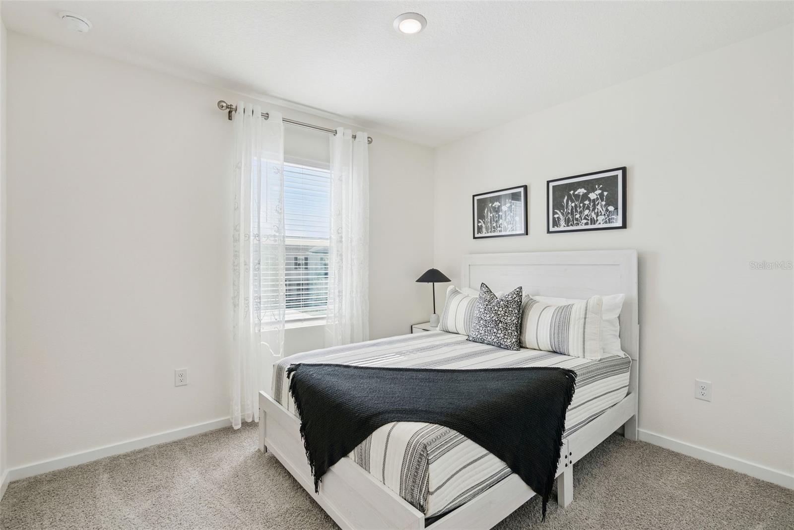 OAK POINTE - Residential