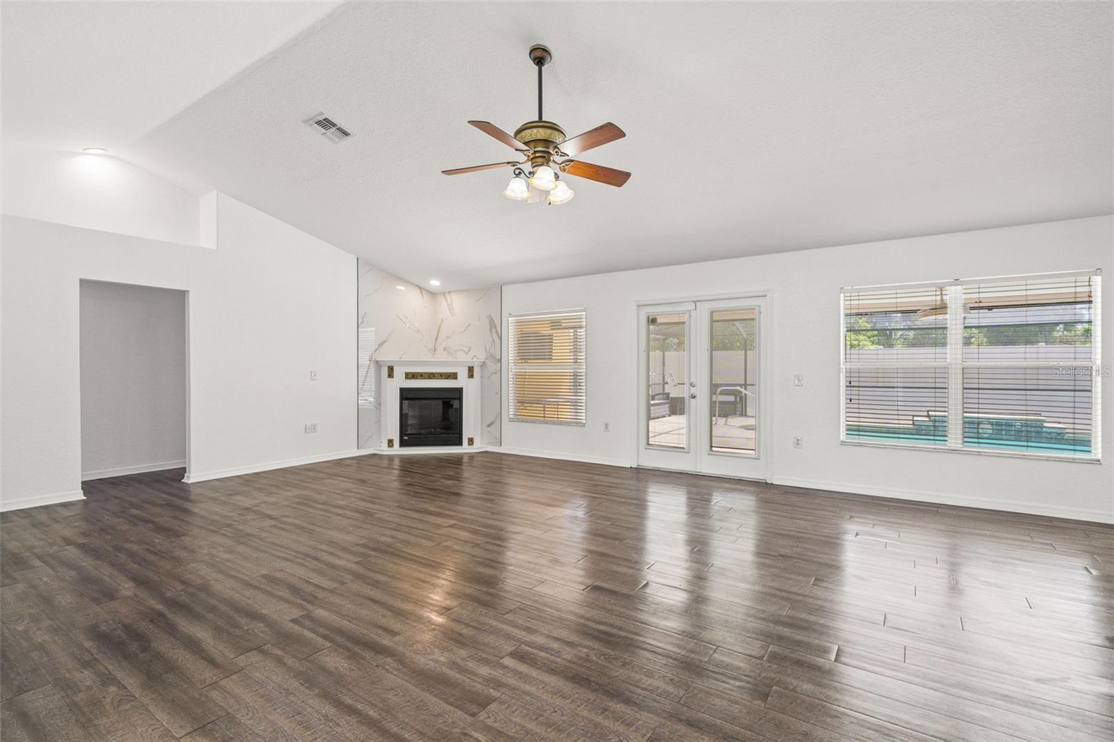 SPRING HILL - Residential