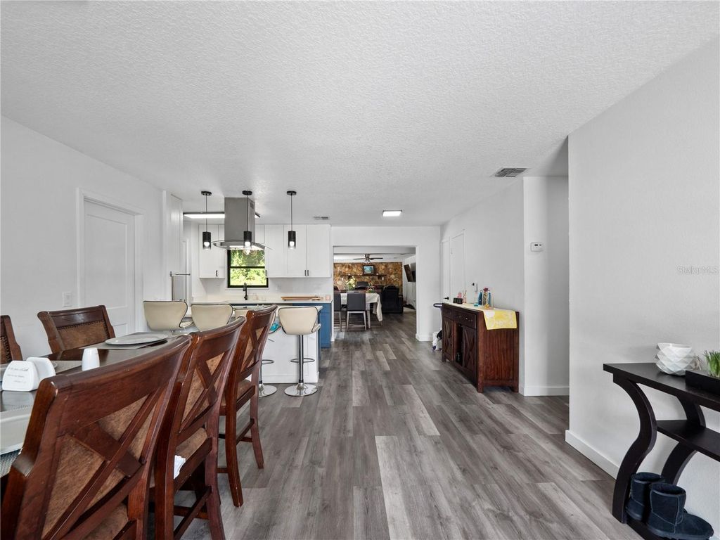 Photo of 431 S Hawthorn Circle, Winter Springs, FL 32708 (MLS # O6330022)