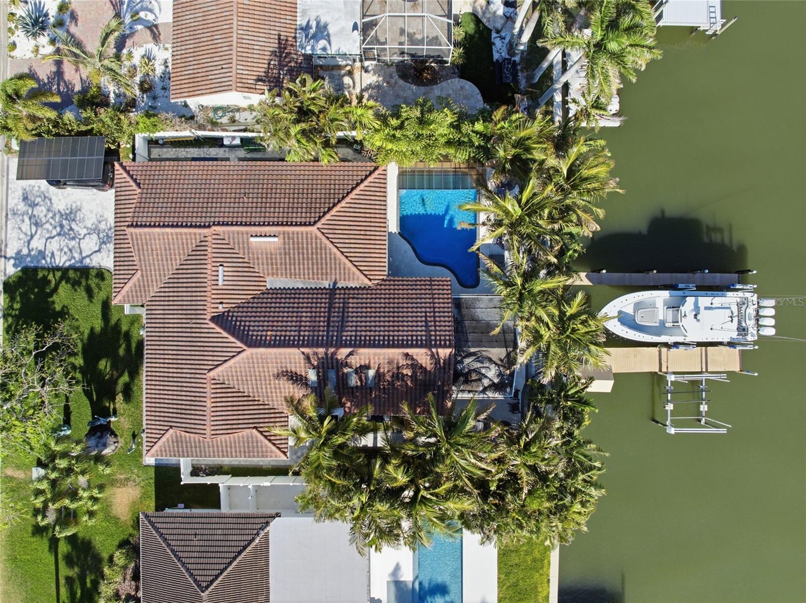 MAXIMO MOORINGS - Residential