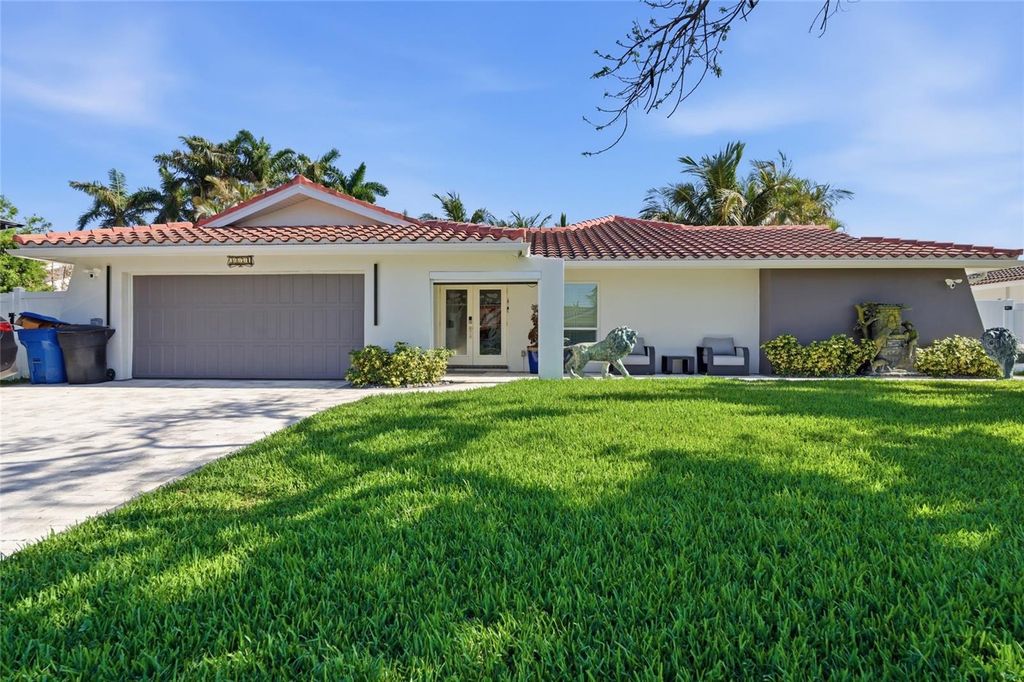 Photo of 3874 48th Avenue S, St Petersburg, FL 33711 (MLS # TB8506339)