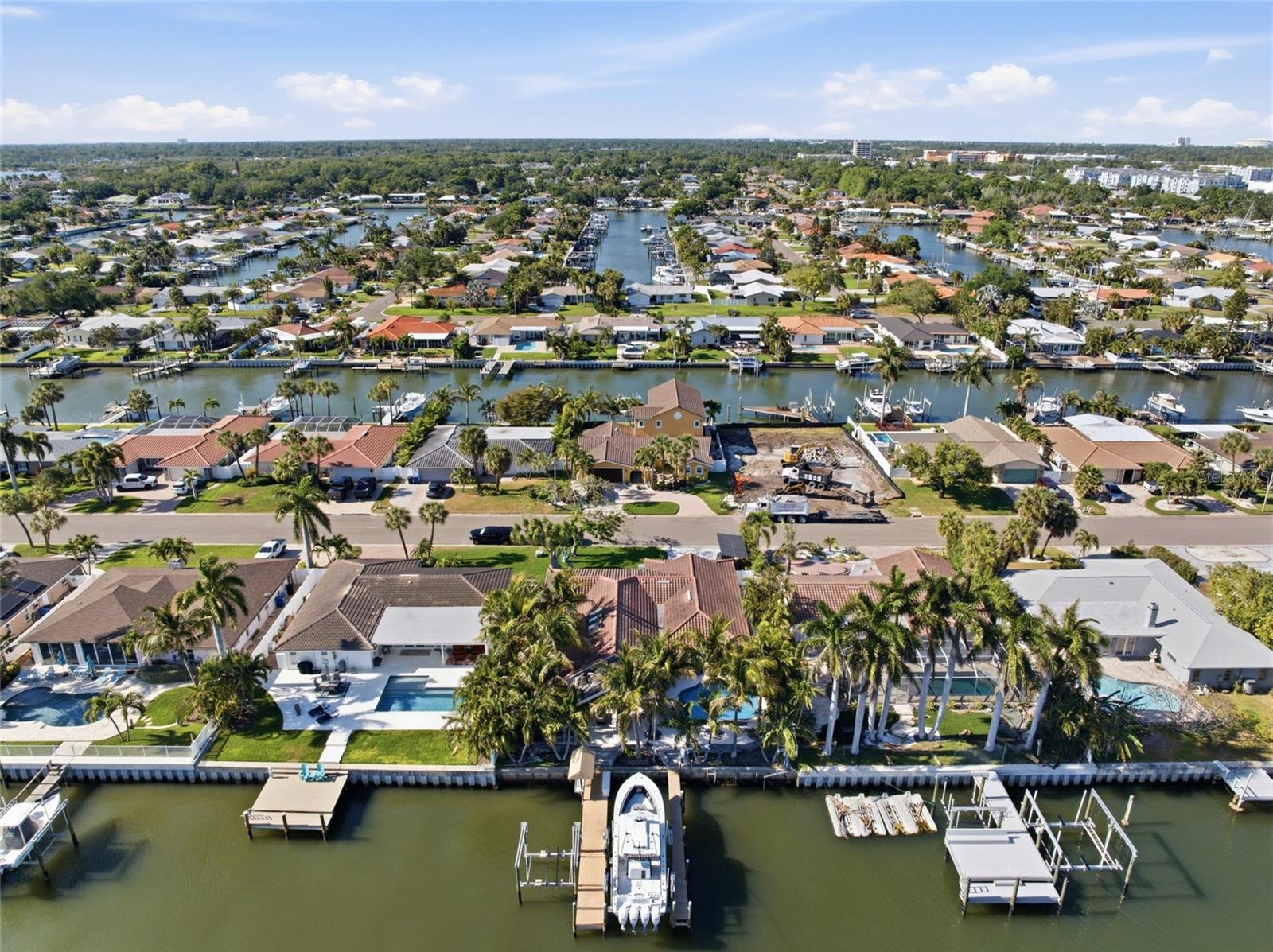 MAXIMO MOORINGS - Residential