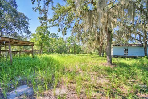 A home in LAKE WALES