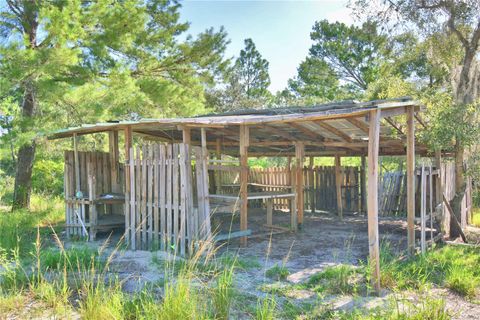 A home in LAKE WALES