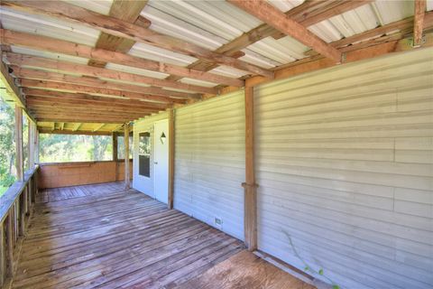 A home in LAKE WALES