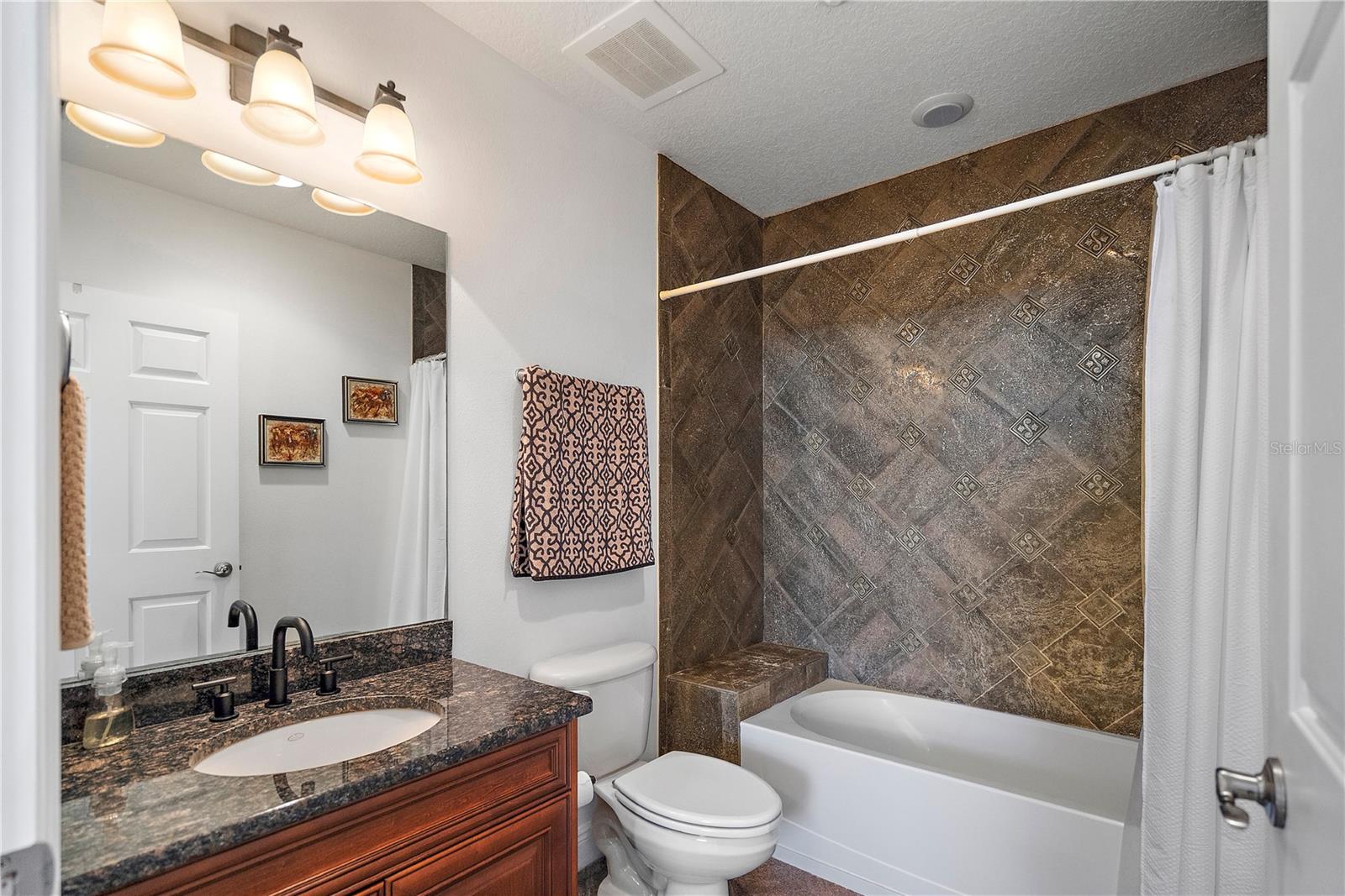 LAS BRISAS CONDO - Residential