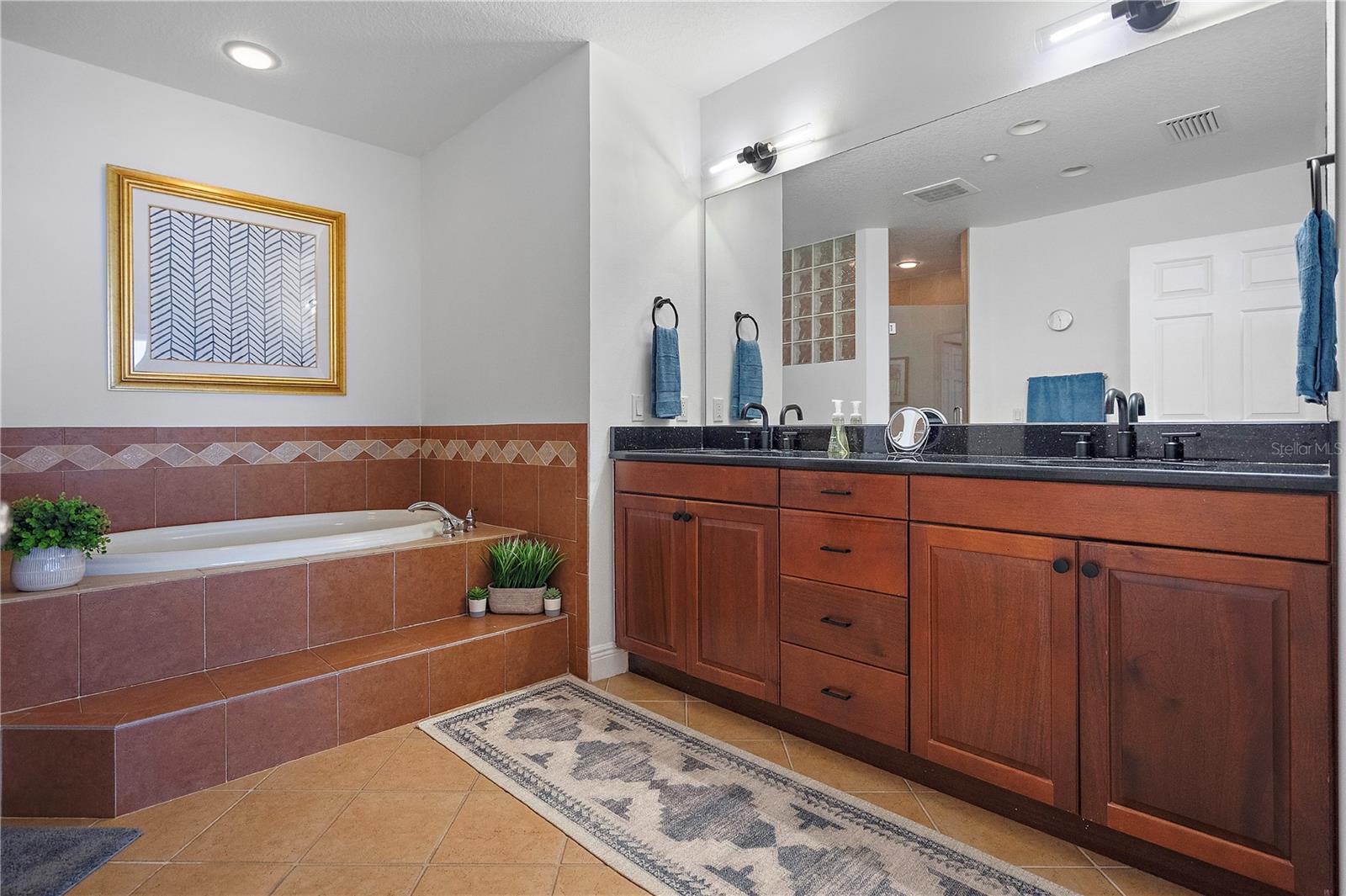 LAS BRISAS CONDO - Residential