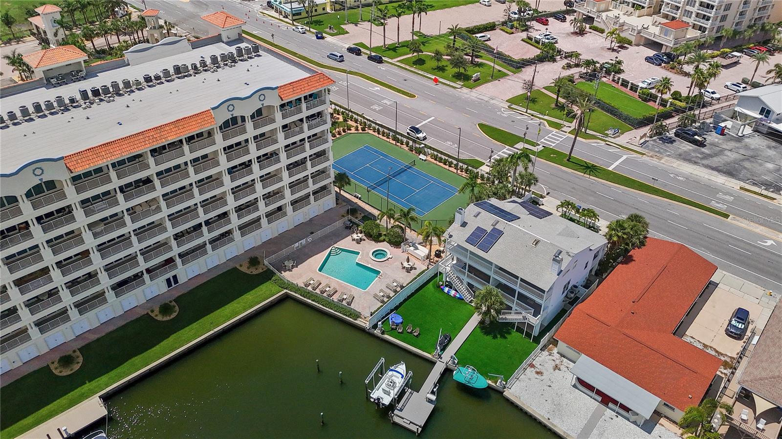 LAS BRISAS CONDO - Residential