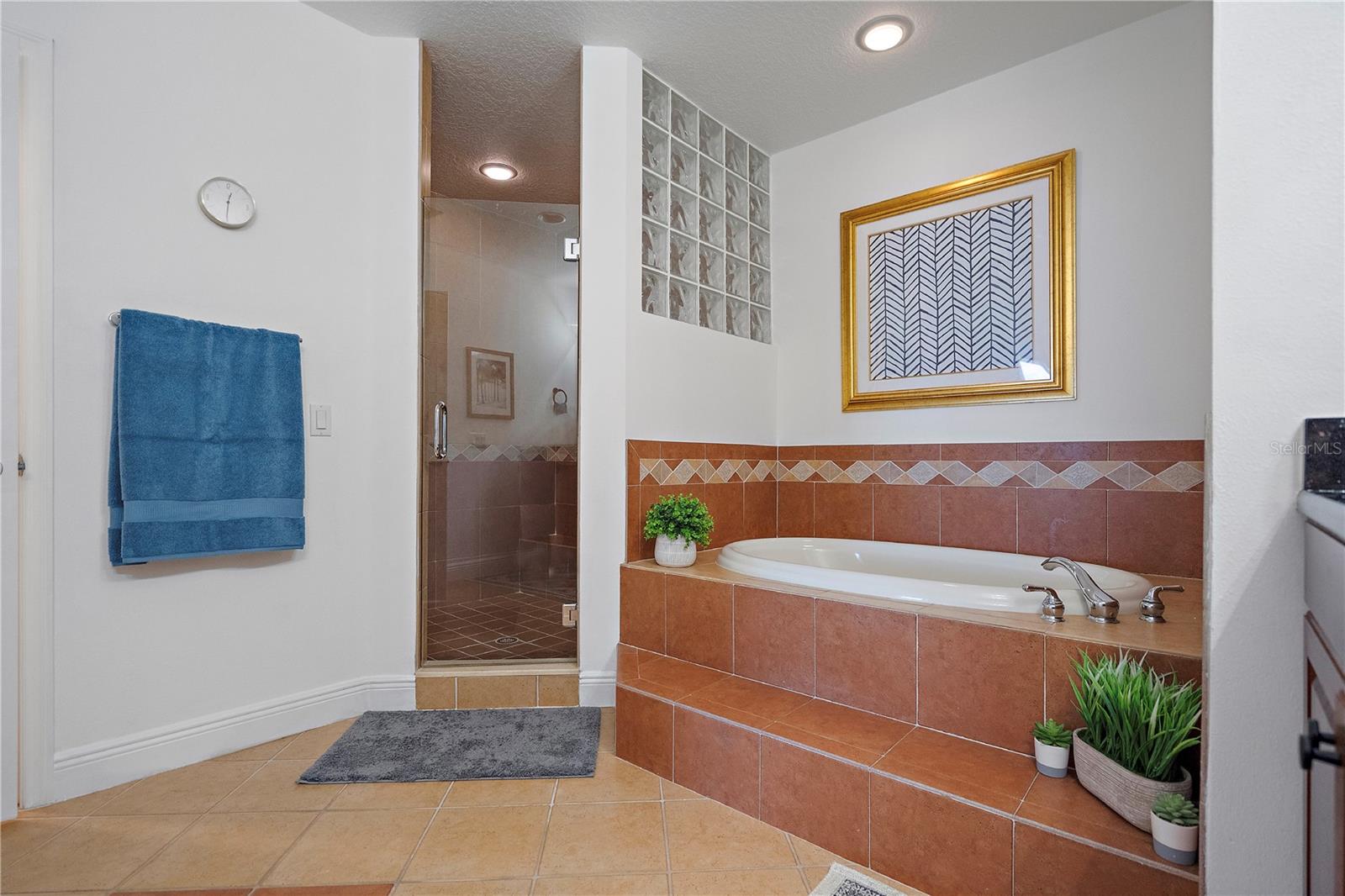 LAS BRISAS CONDO - Residential