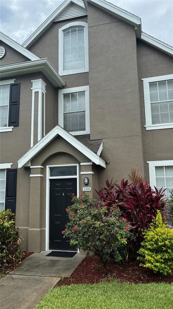 Charming 1-bedroom, 1-bath condo in the desirable Central Park at Lee Vista community. Features include an open layout, natural light, private balcony, walk-in closet, and in-unit laundry. Enjoy resort-style amenities like pools, fitness center, clubhouse, tennis courts, and walking trails. Conveniently located near Orlando International Airport, Lake Nona, major highways, shopping, and dining. Perfect for professionals, first-time buyers, or investors.