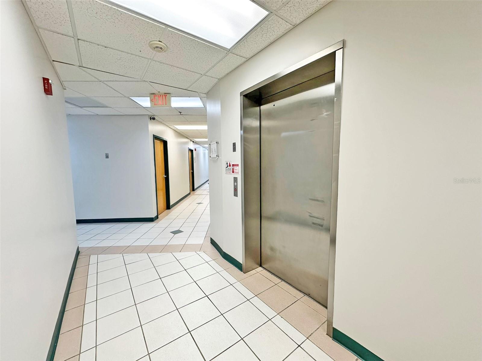 OFFICES/SOUTH STAR - Commercial Lease