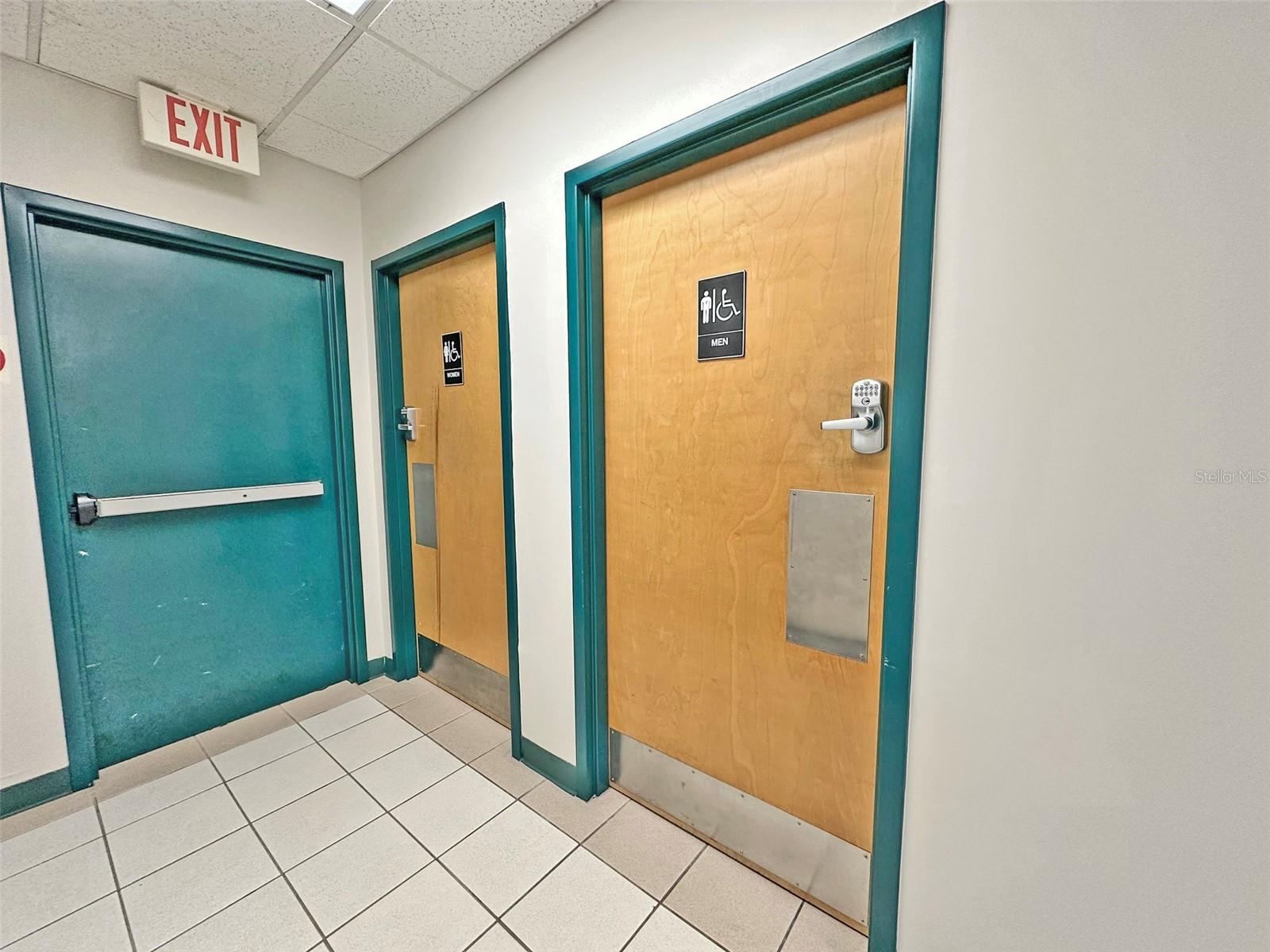 OFFICES/SOUTH STAR - Commercial Lease