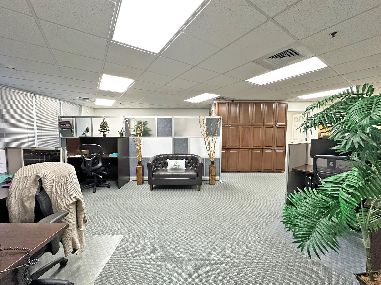 OFFICES/SOUTH STAR - Commercial Lease