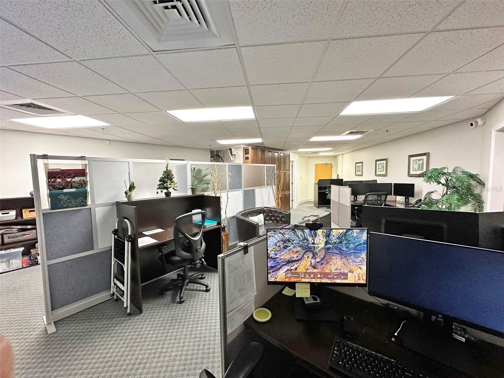 Photo of 7800 Kingspointe Parkway #102, Orlando, FL 32819 (MLS # O6365278)