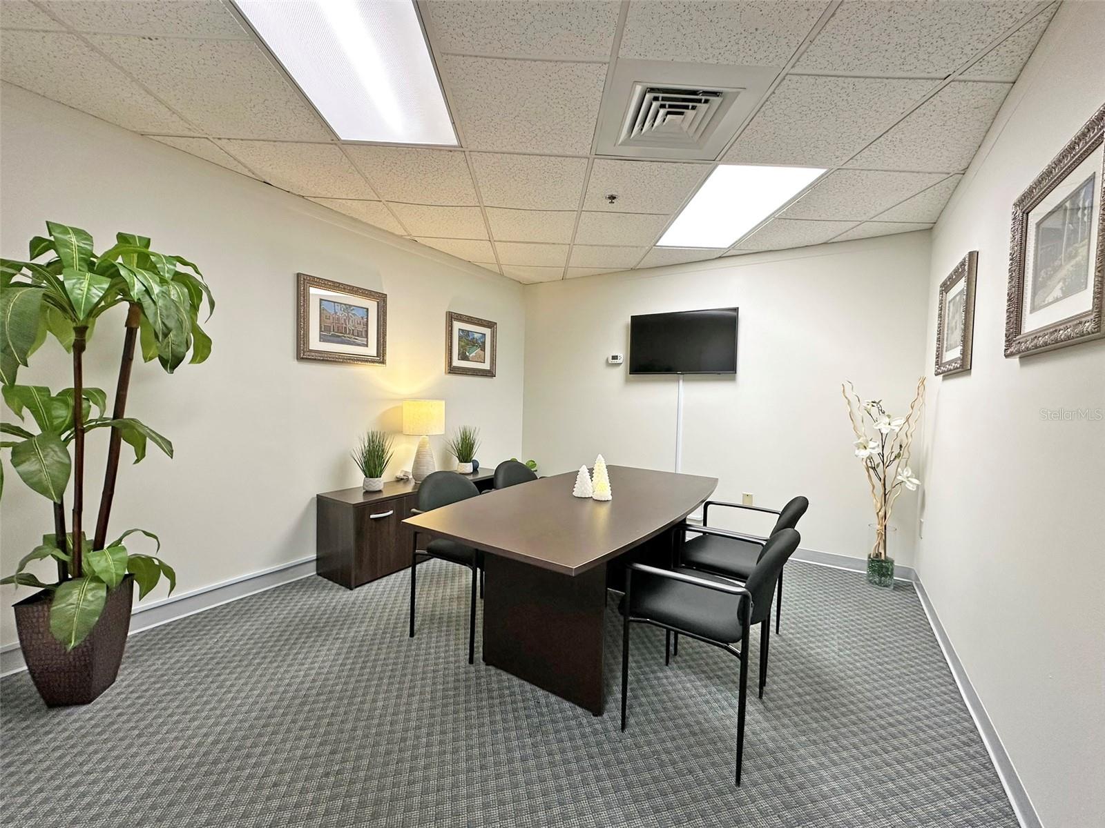 OFFICES/SOUTH STAR - Commercial Lease