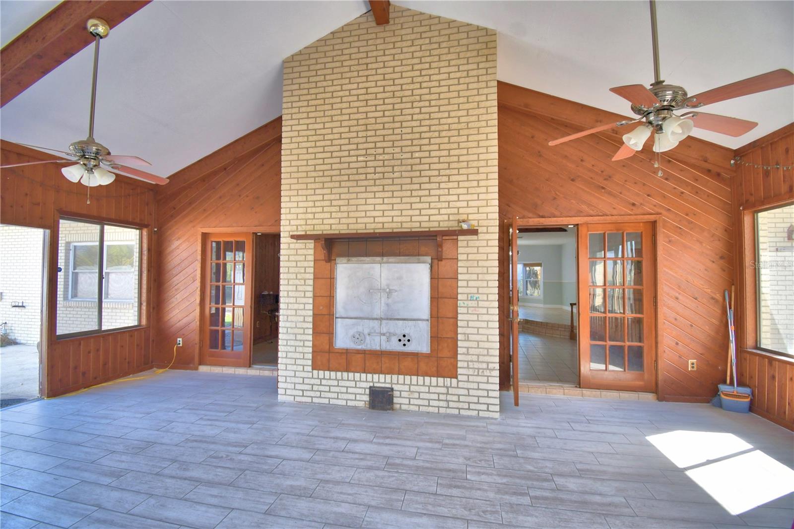 TRACY TERRACE - Residential