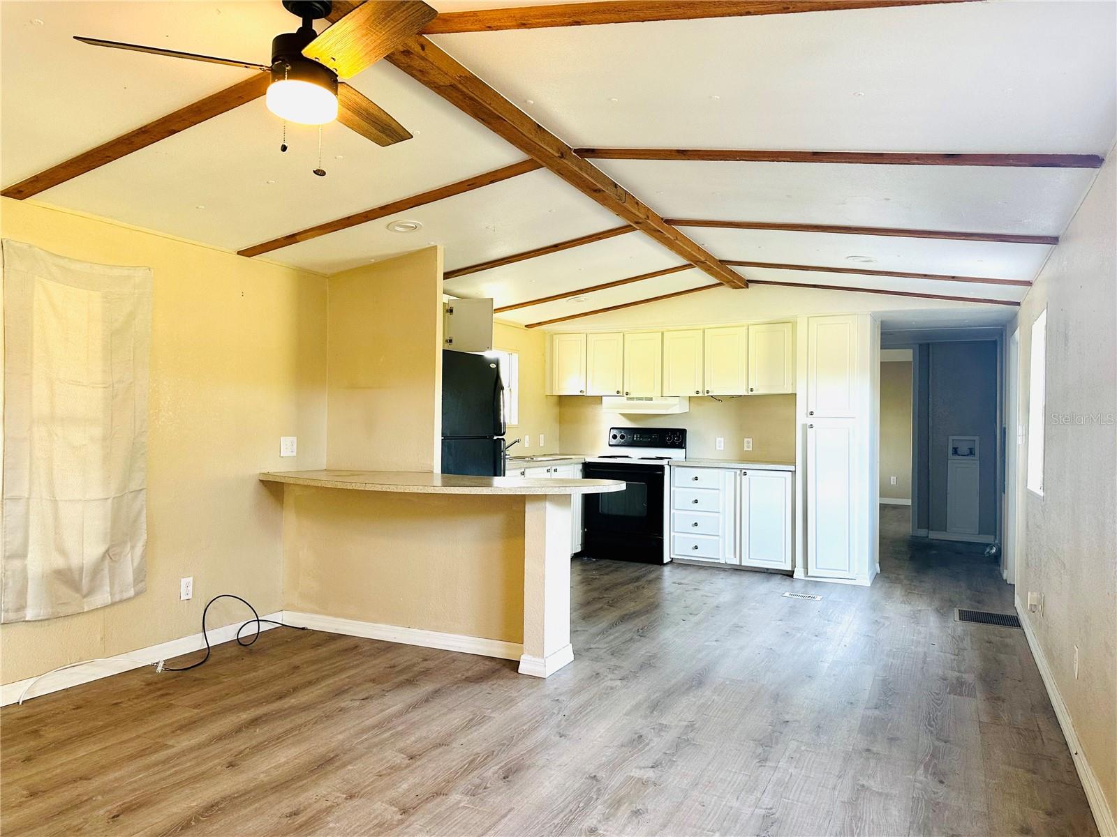LAWNDALE - Residential Lease