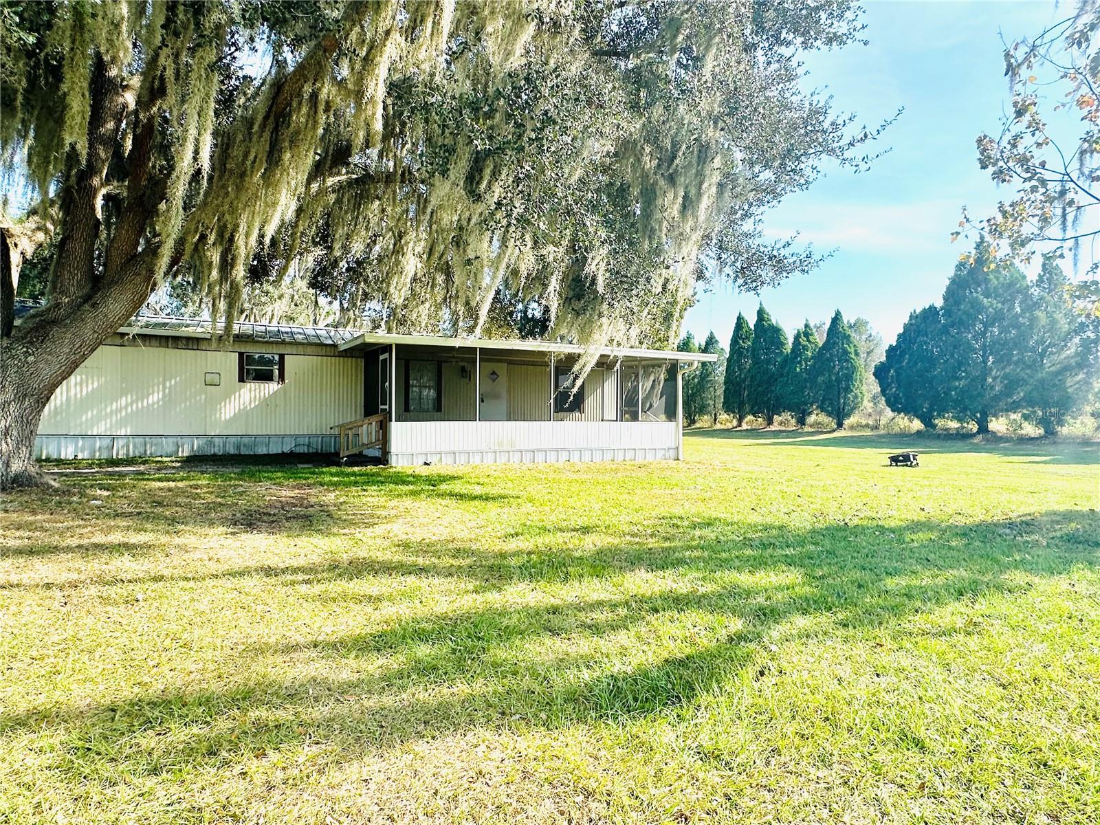 LAWNDALE - Residential Lease