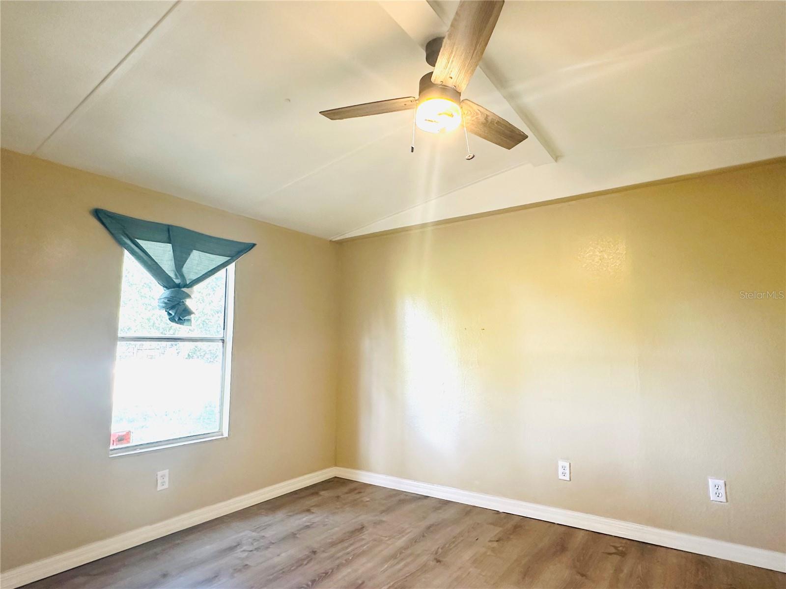 LAWNDALE - Residential Lease