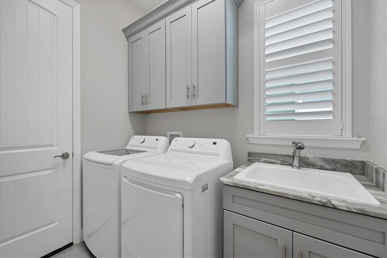 CORAL CAYE - Residential Lease