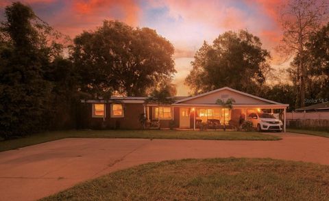 Photo of 9727 Bear Lake Road, Apopka, FL 32703 (MLS # O6324420) Photo of 9727 Bear Lake Road, Apopka, FL 32703 (MLS # O6324420)