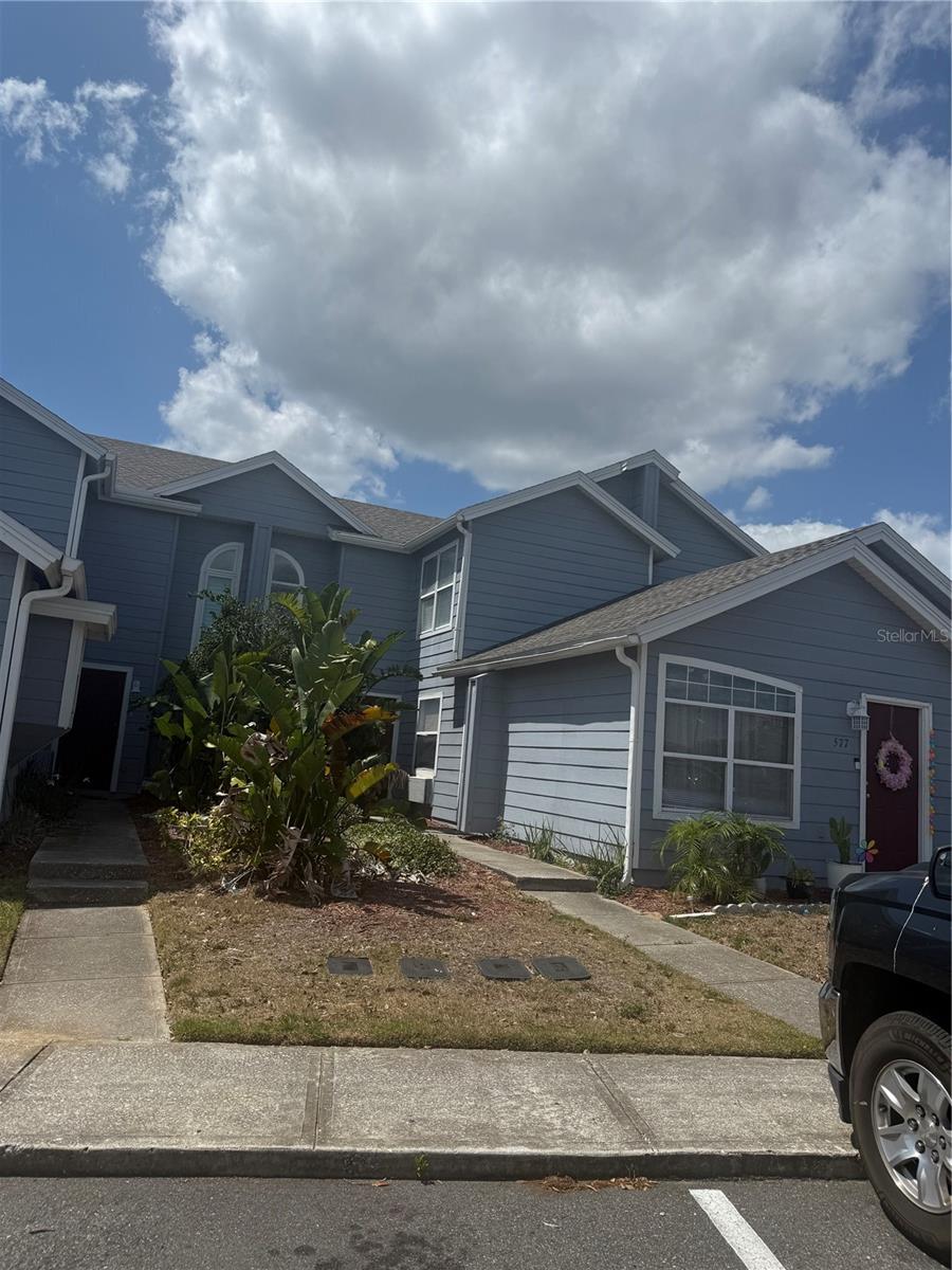 3 BEDROOM 3 BATH TOWNHOME IN A QUIET COMMUNITY WITH A COMMUNITY POOL AND RECREATION AREA NEAR ATTRACTIONS AND MAJOR HIGHWAYS.