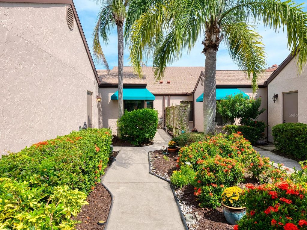 Photo of 6103 Clubside Drive #6103, Sarasota, FL 34243 (MLS # A4664991)