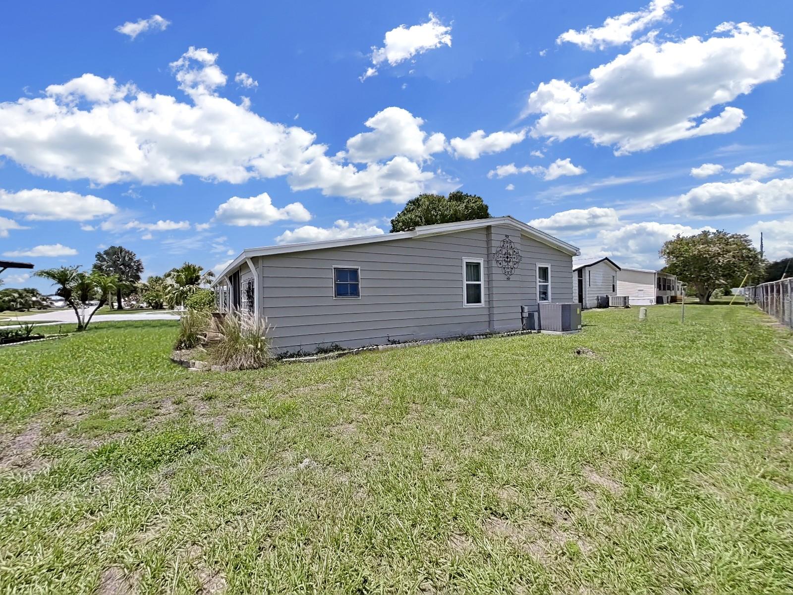 Photo 4 of 37 of 5043 LODGEWOOD DR mobile home