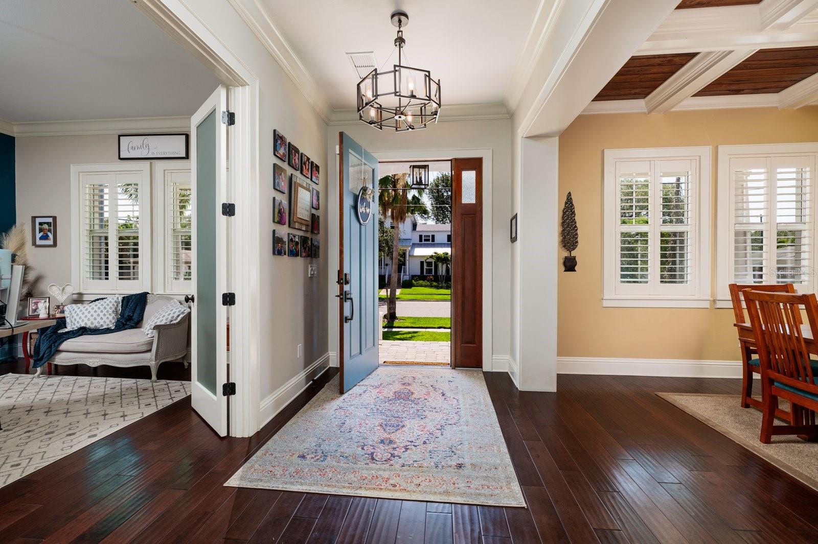 852 CORDOVA BOULEVARD NE