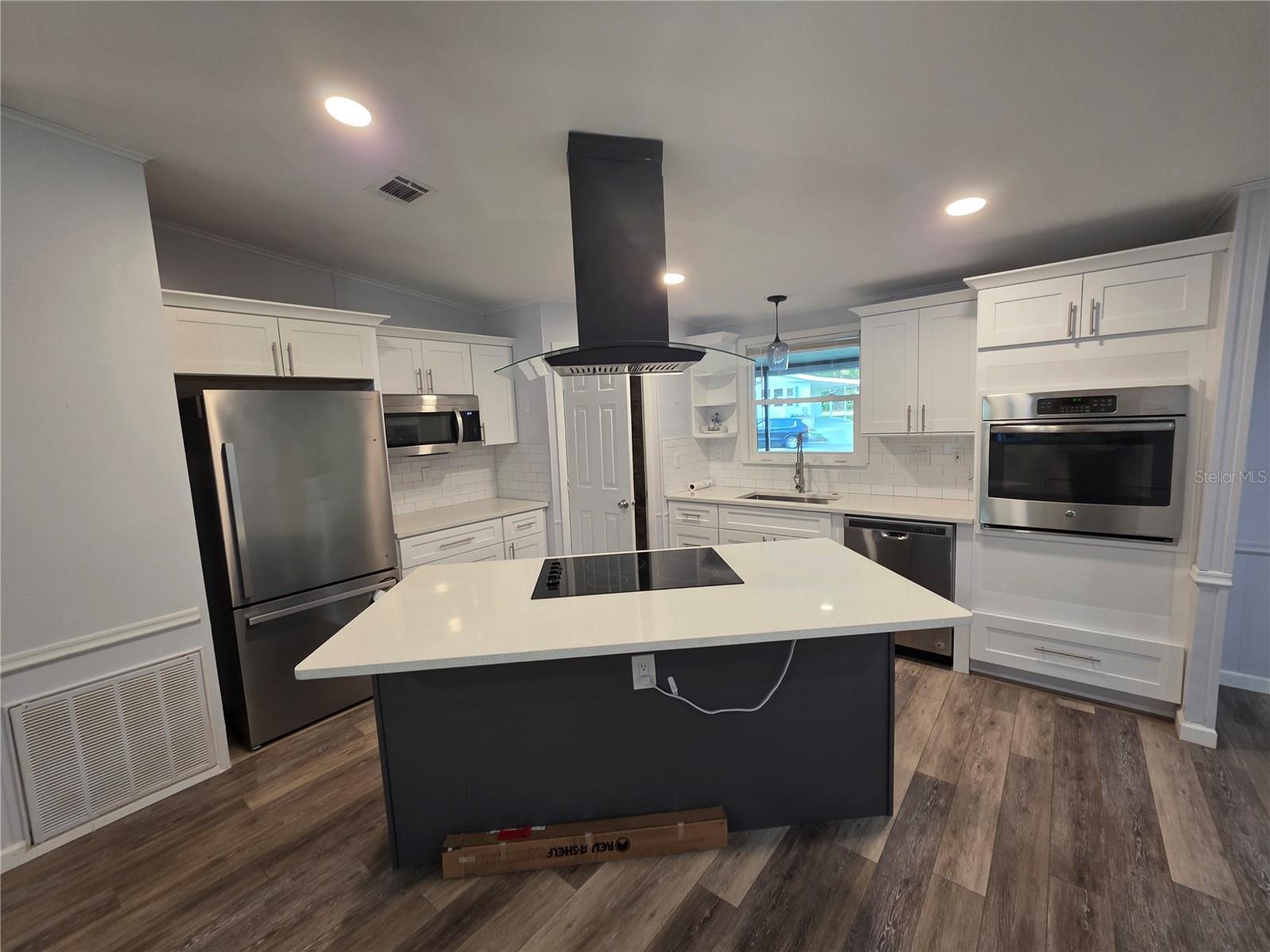 HIDDEN HILLS - Residential