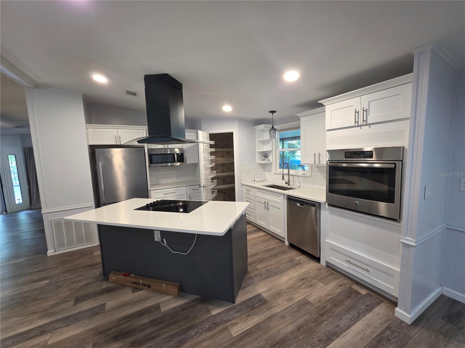 HIDDEN HILLS - Residential