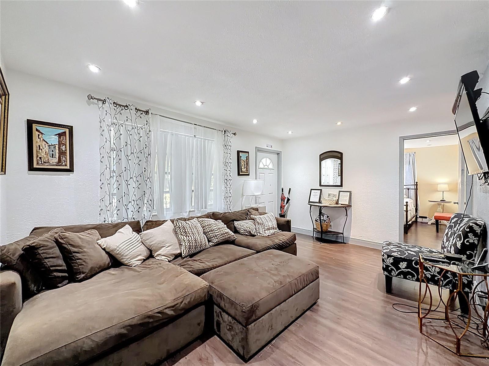 200 SW 9TH AVENUE 1-2