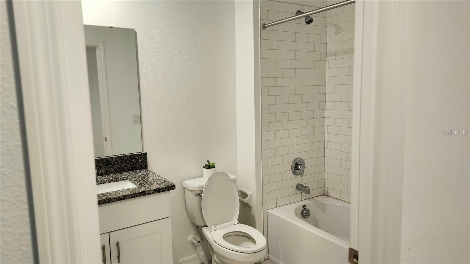 TOWNES/LK THOMAS PH 1 - Residential Lease