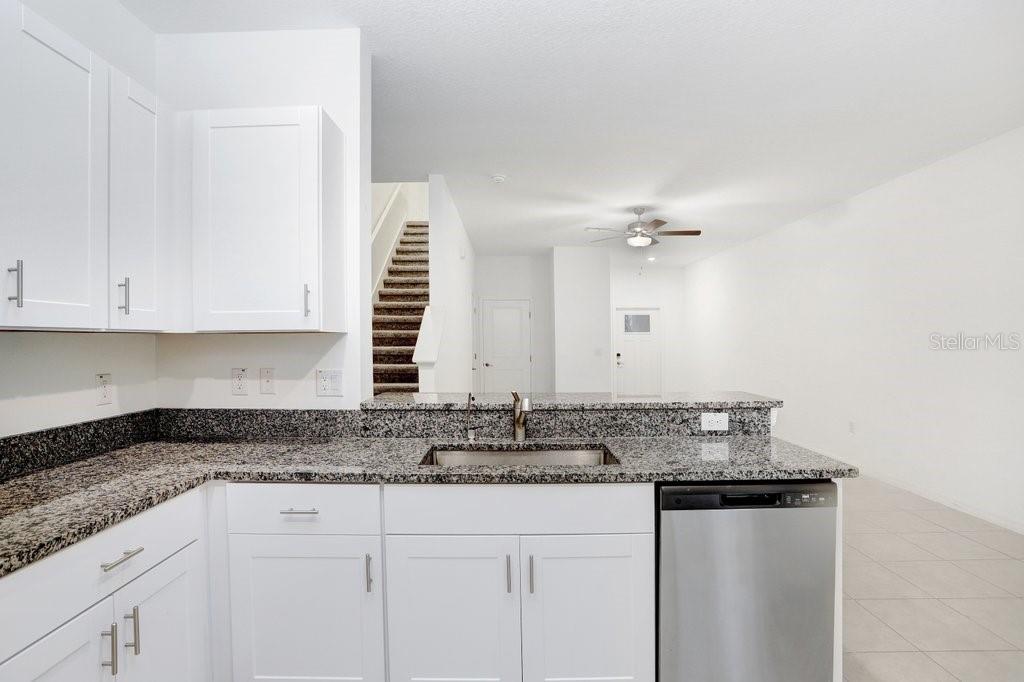 TOWNES/LK THOMAS PH 1 - Residential Lease