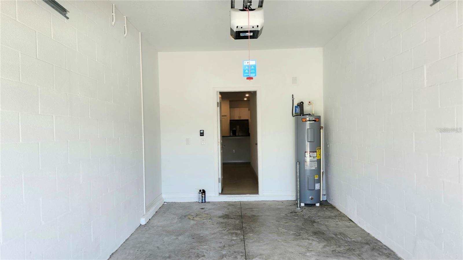 TOWNES/LK THOMAS PH 1 - Residential Lease