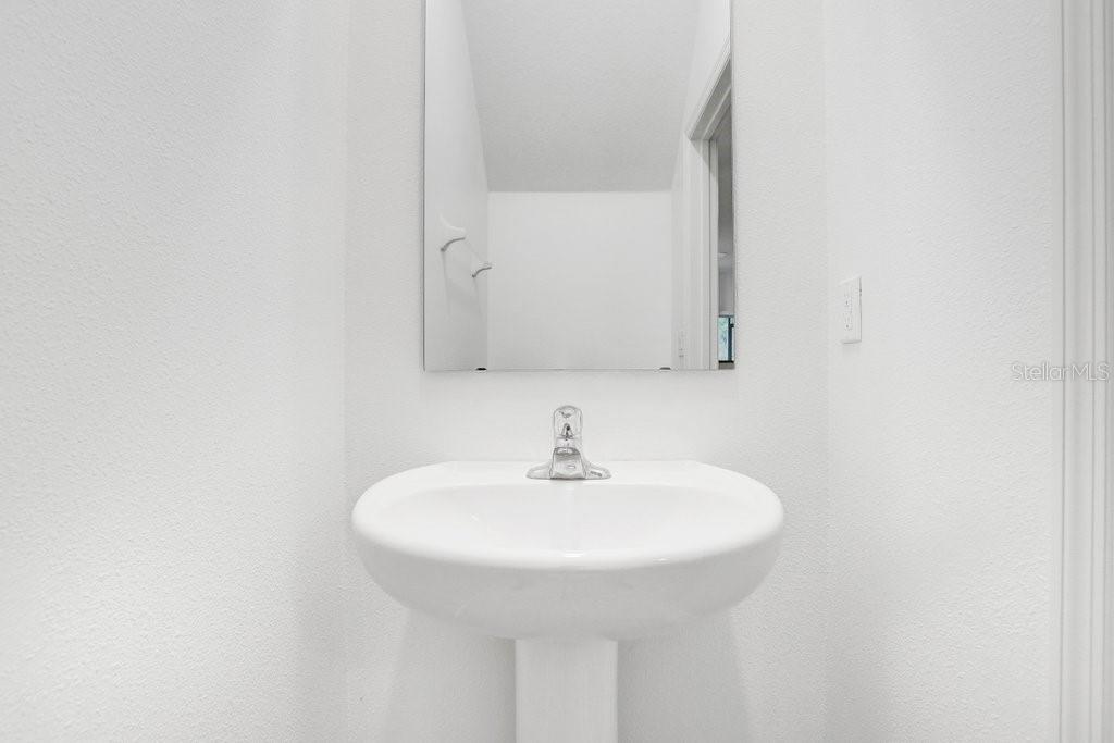 TOWNES/LK THOMAS PH 1 - Residential Lease