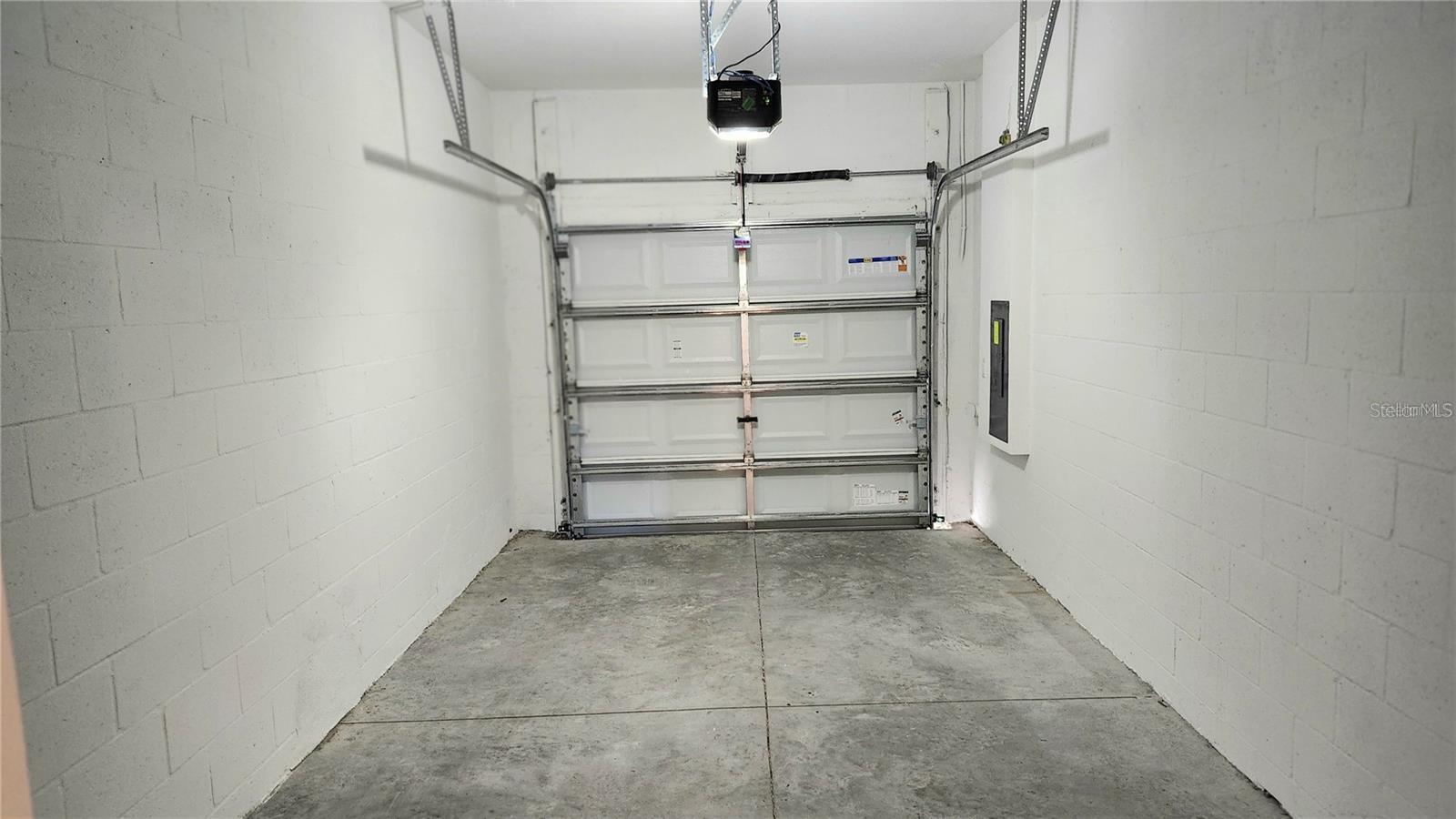 TOWNES/LK THOMAS PH 1 - Residential Lease