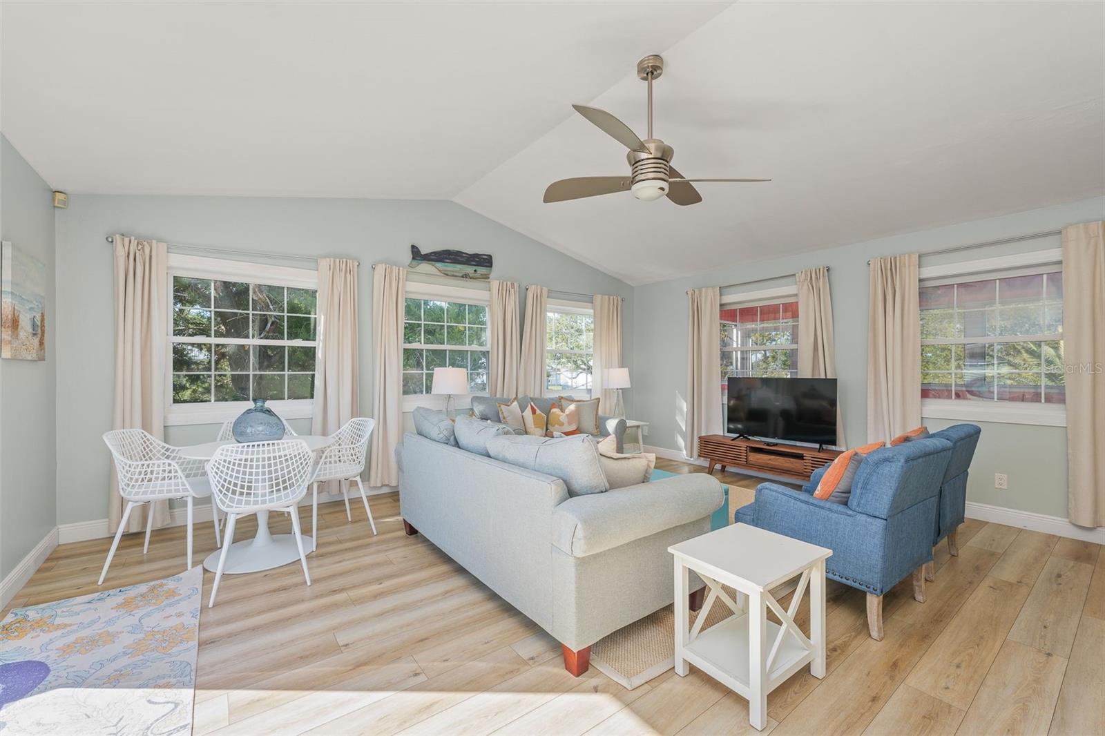 287 BOULEVARD DES PINS