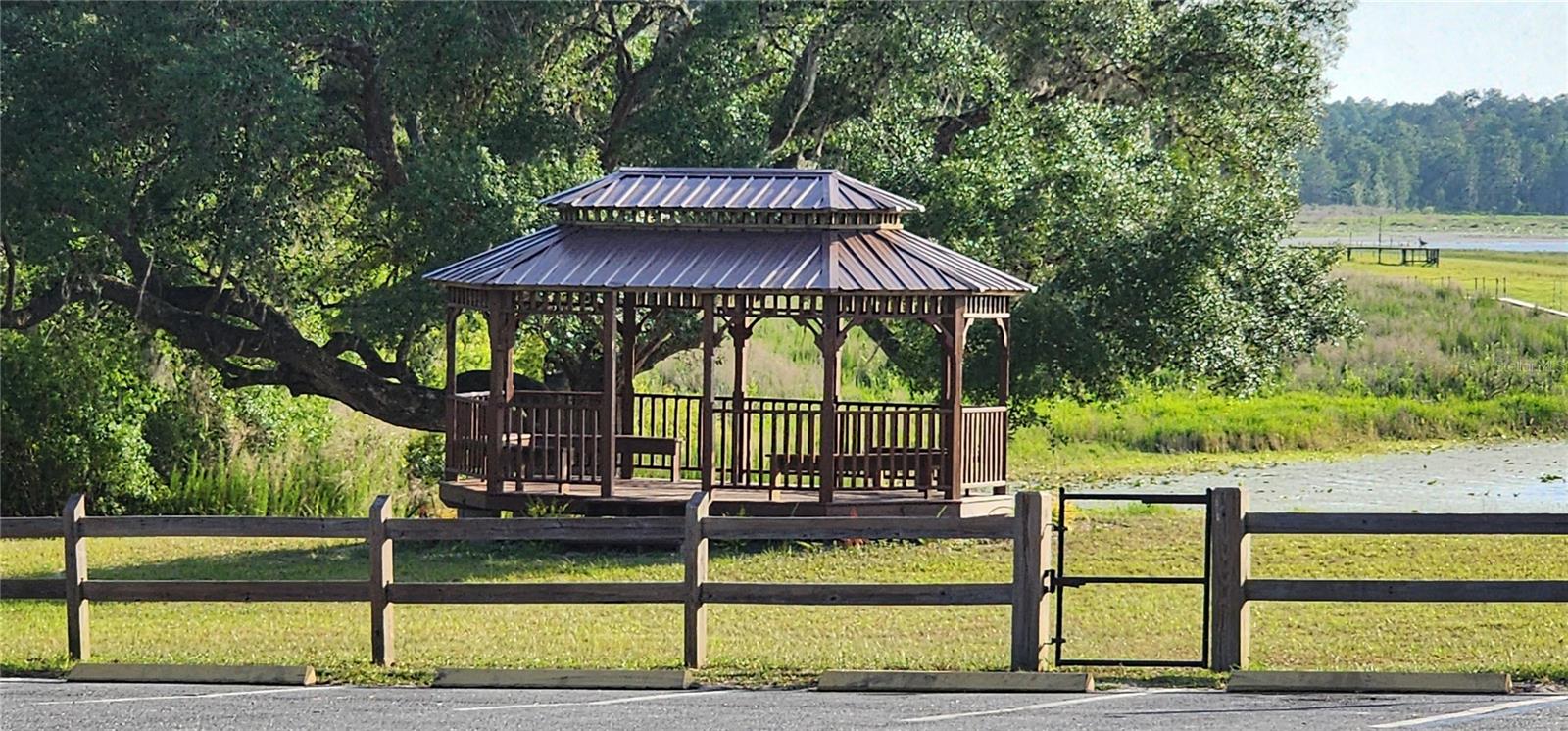 RAINBOW LAKES ESTATE - Land