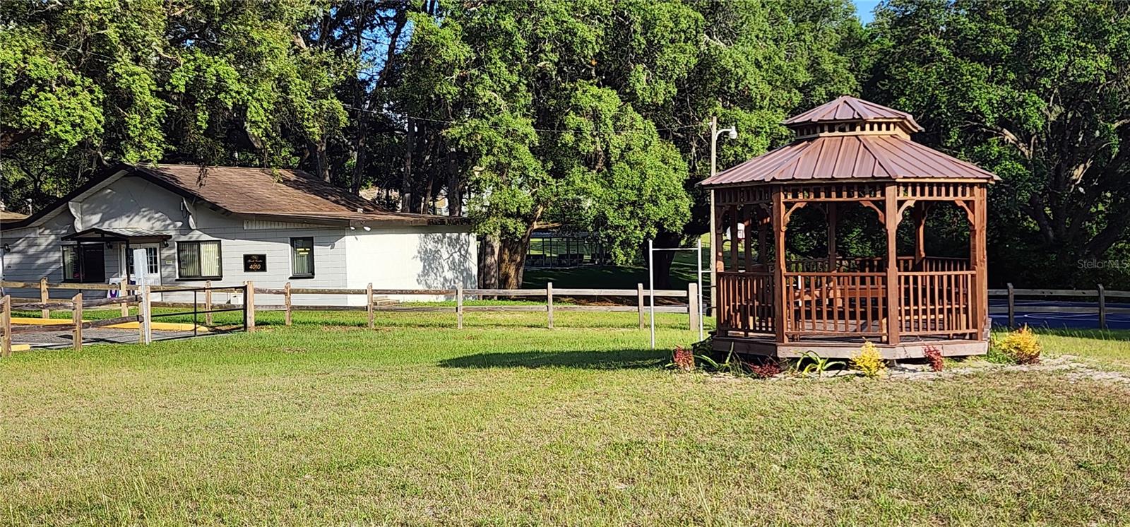 RAINBOW LAKES ESTATE - Land