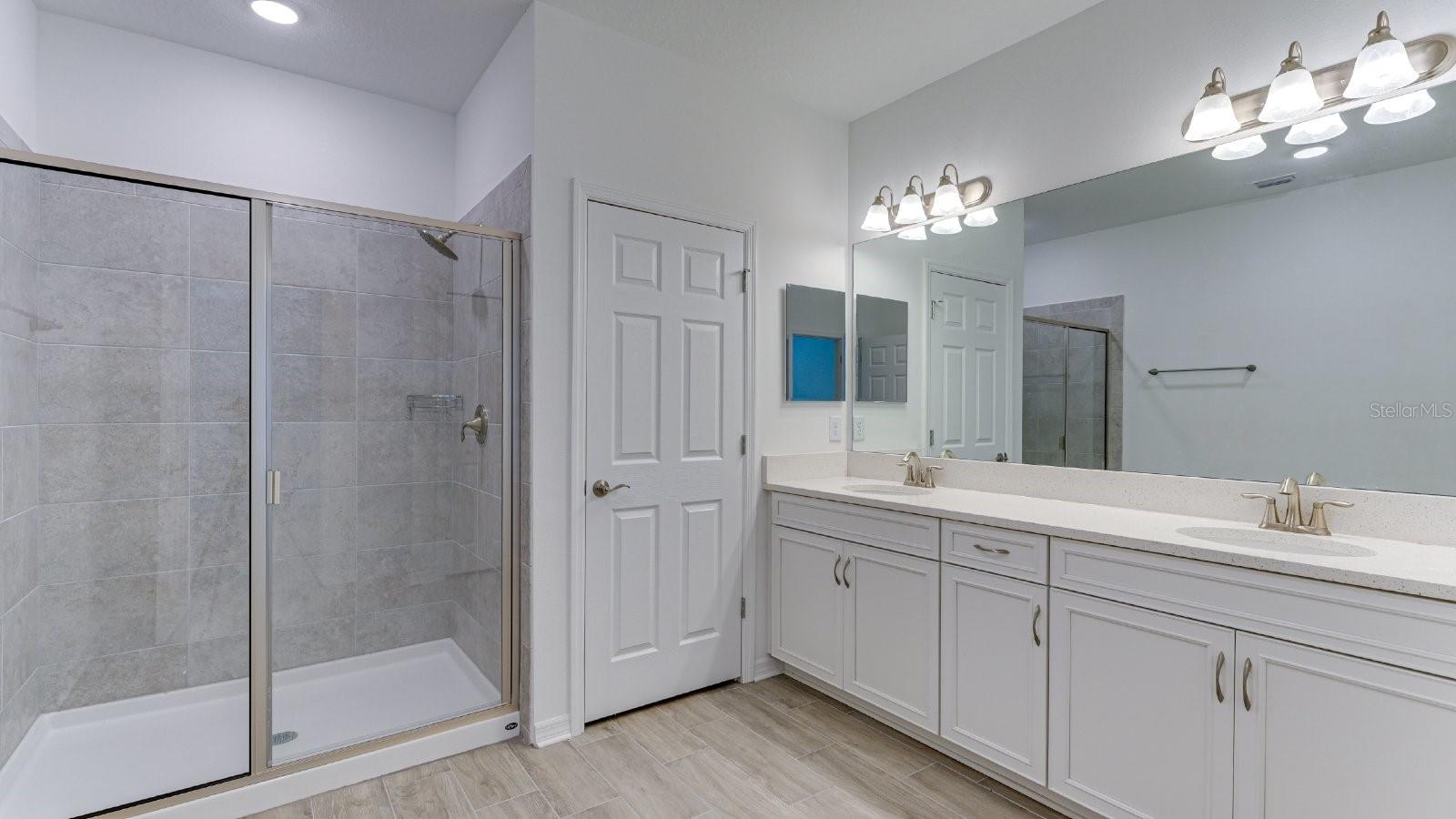 SIENNA PARK TWNHMS/UNIVERSITY - Residential Lease