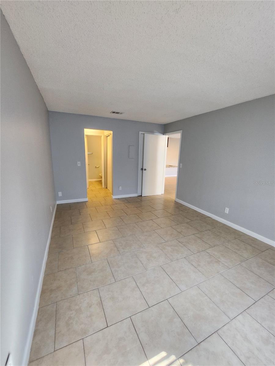 THE HAMPTONS AT BRANDON A CONDO - Residential Lease