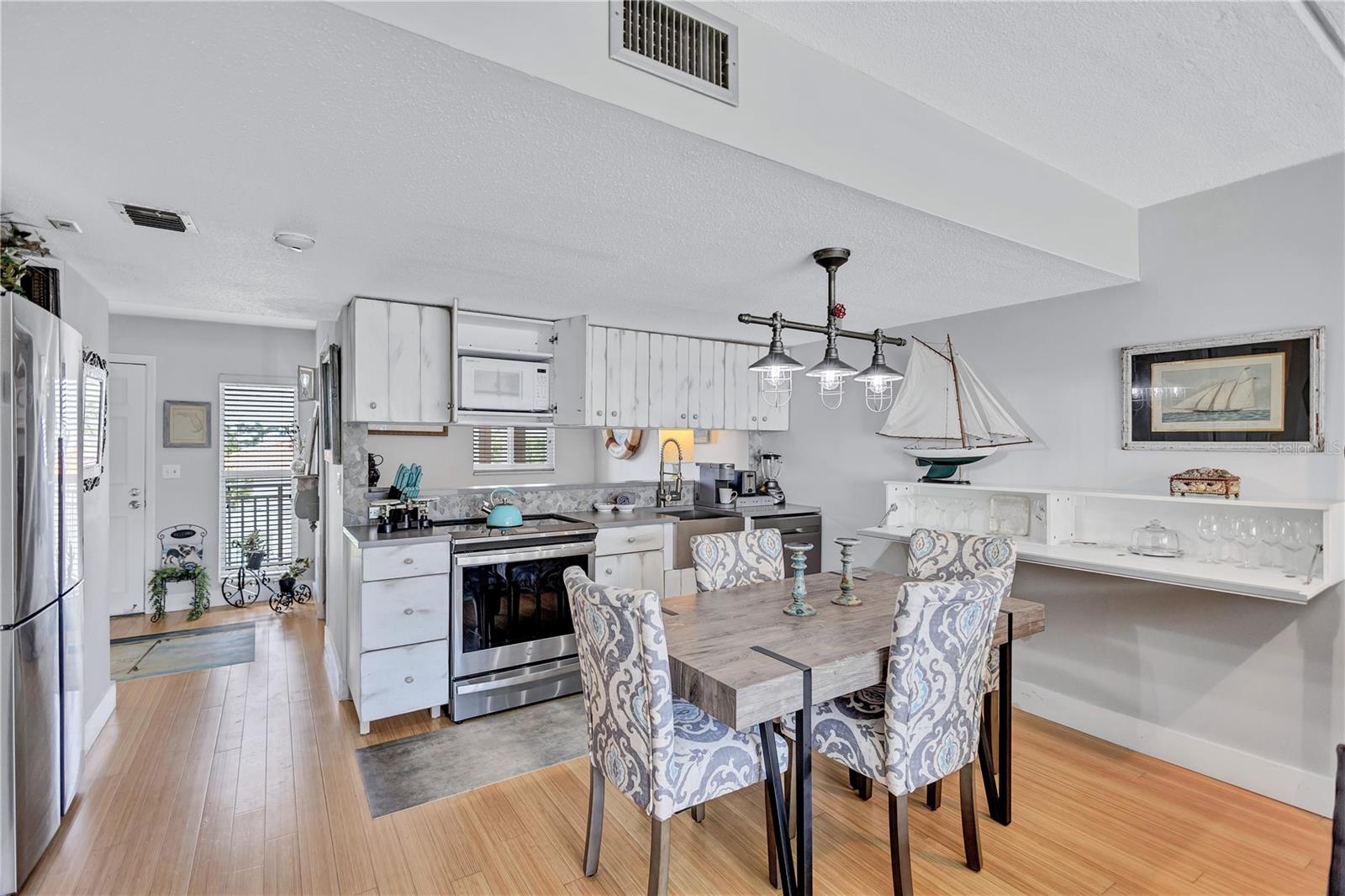 PRESIDENTIAL THE - Residential