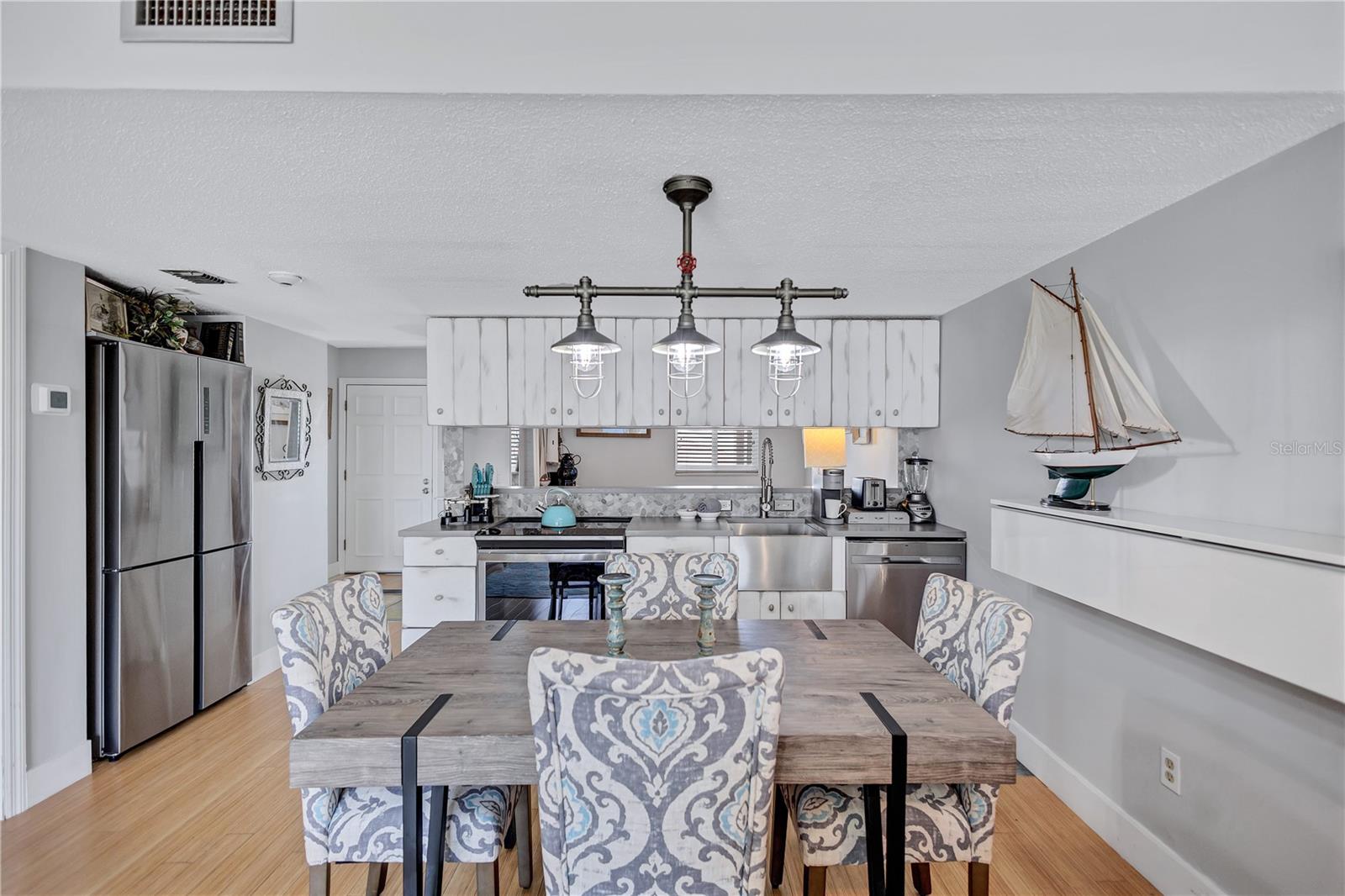 PRESIDENTIAL THE - Residential