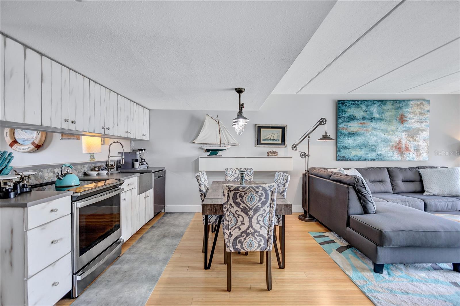 PRESIDENTIAL THE - Residential