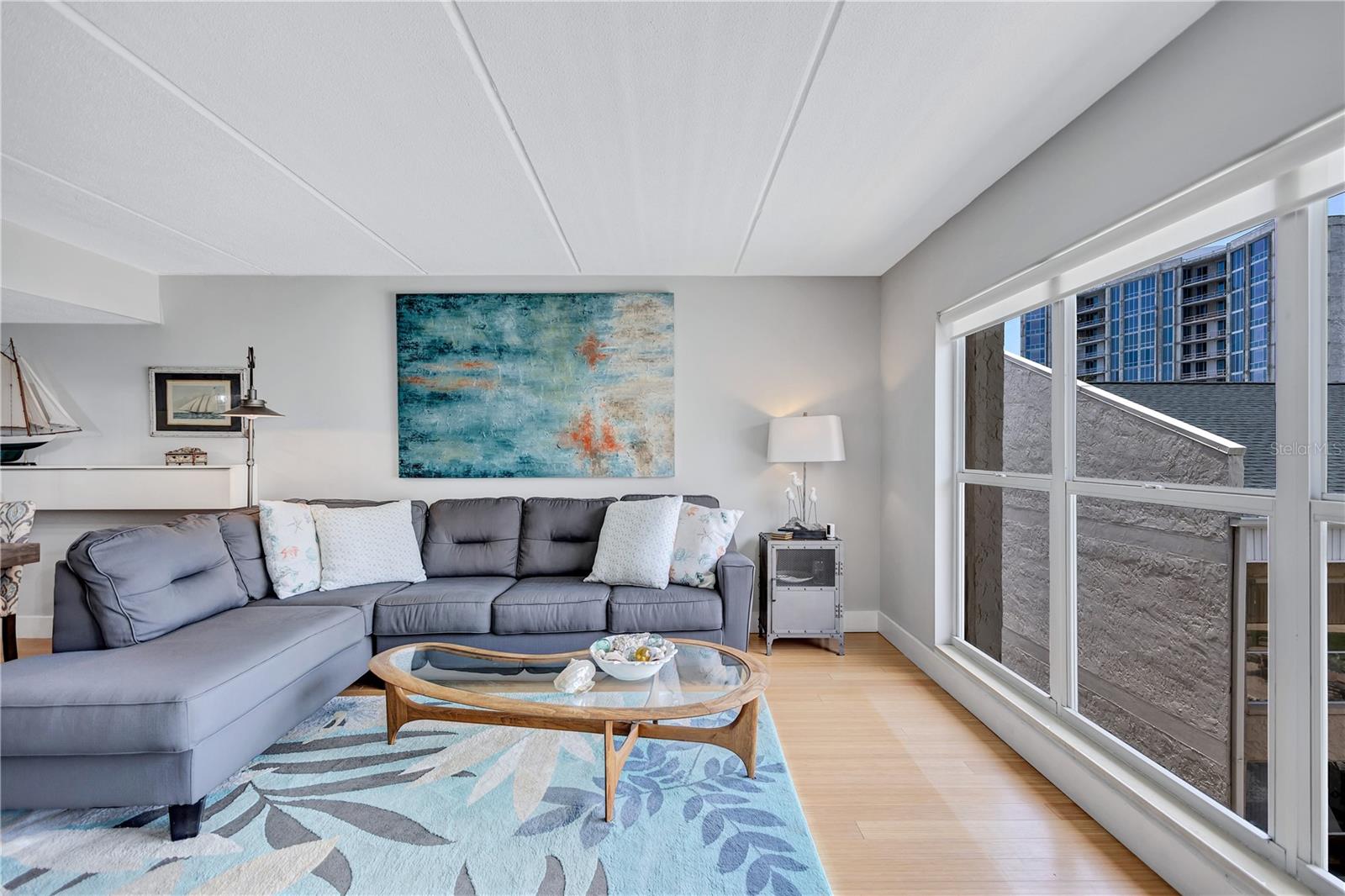 PRESIDENTIAL THE - Residential