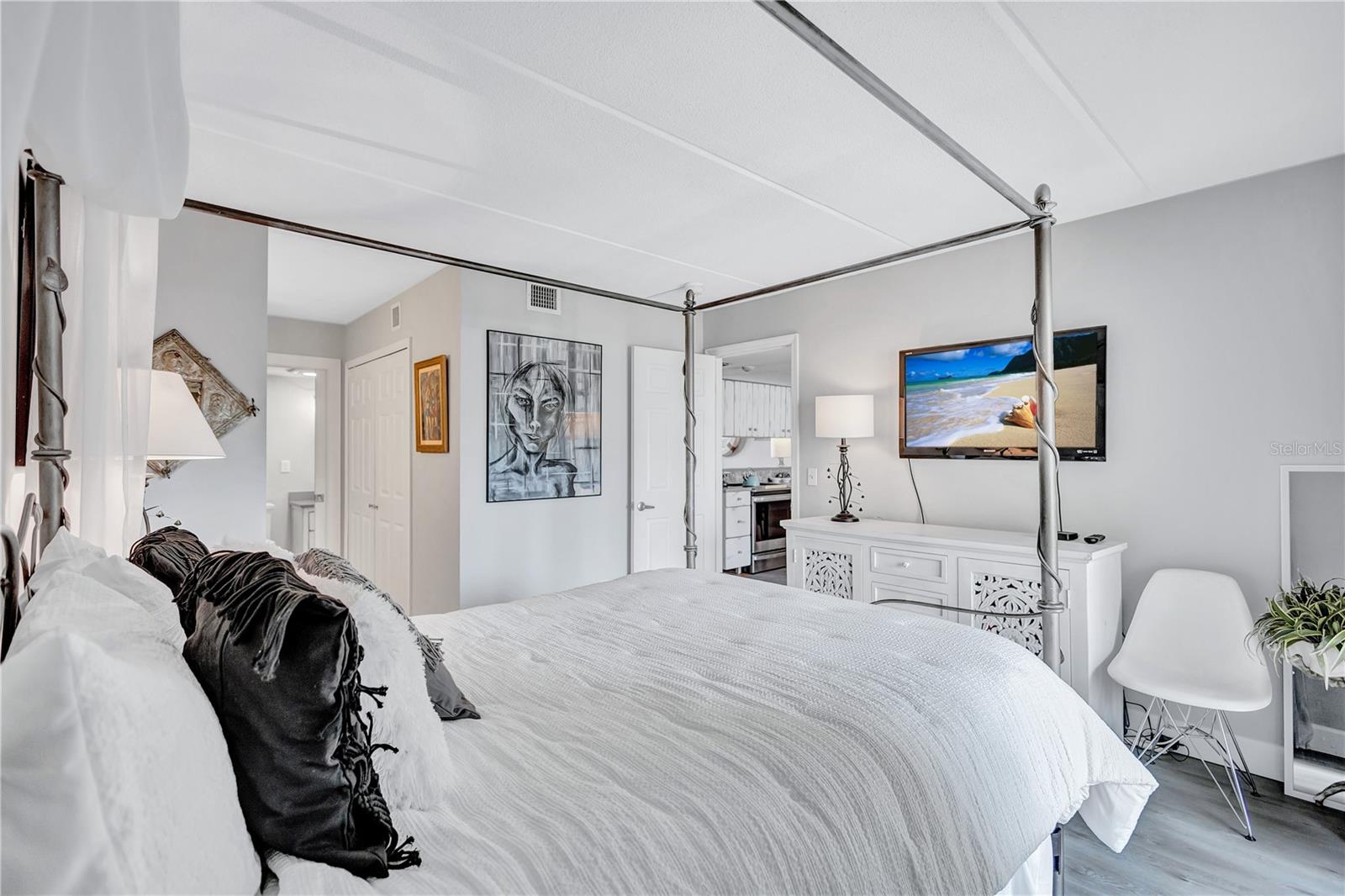 PRESIDENTIAL THE - Residential