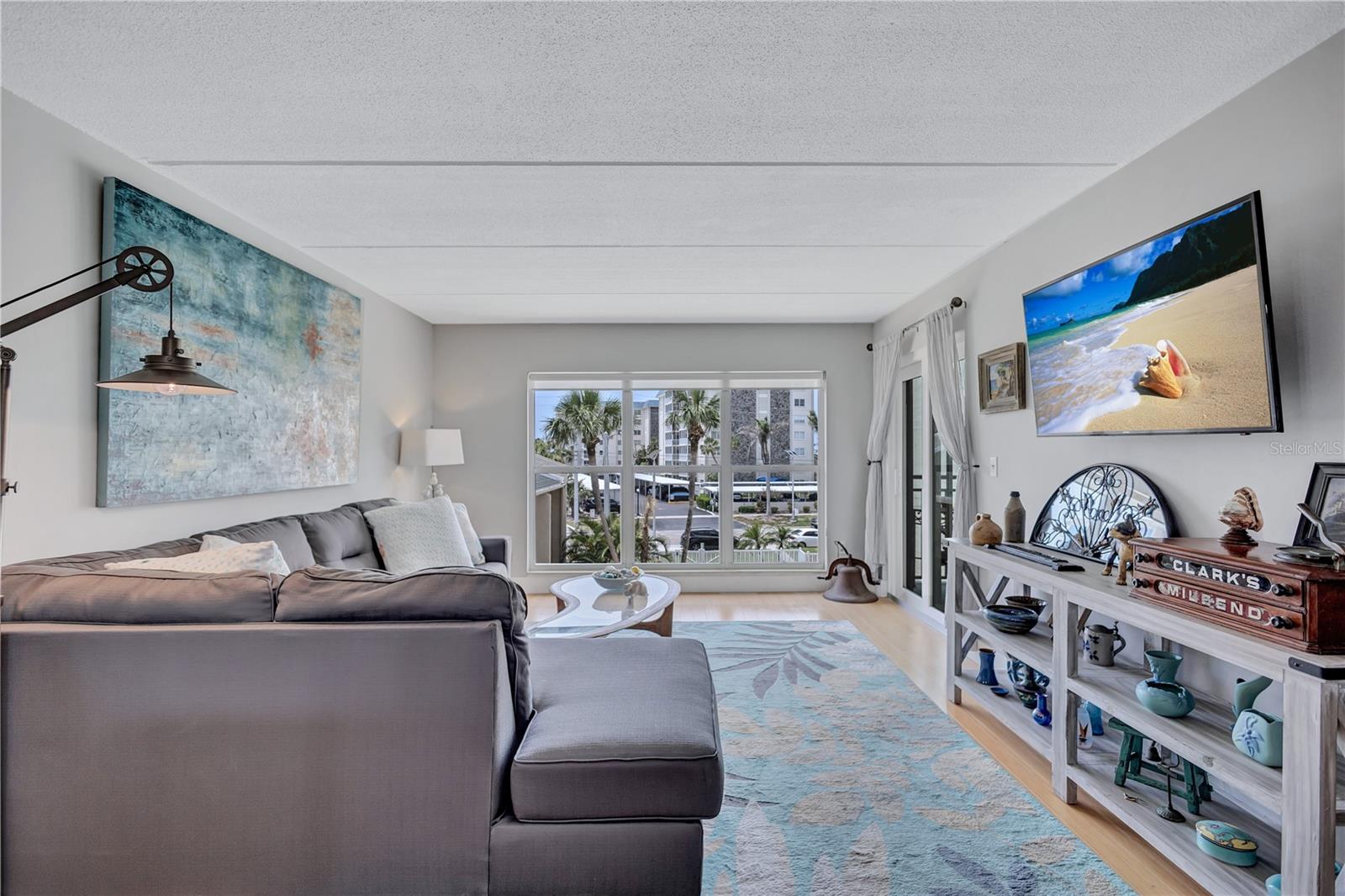 PRESIDENTIAL THE - Residential