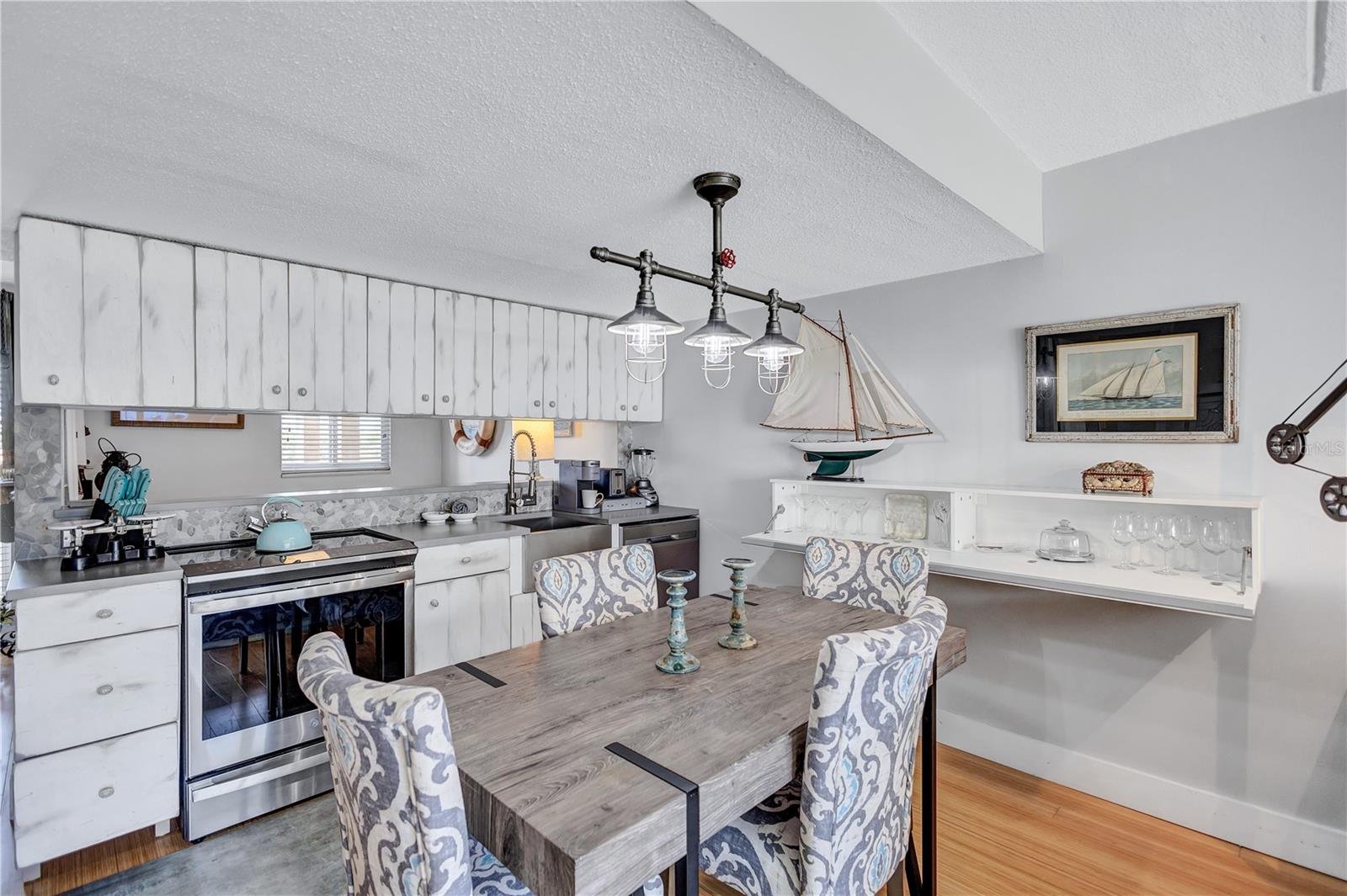 PRESIDENTIAL THE - Residential